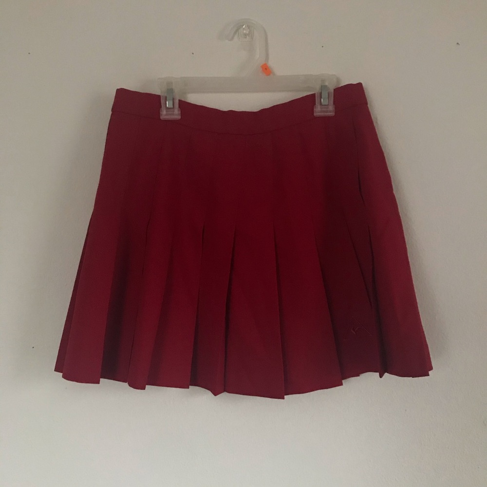 red tennis skirt / pleated skirt